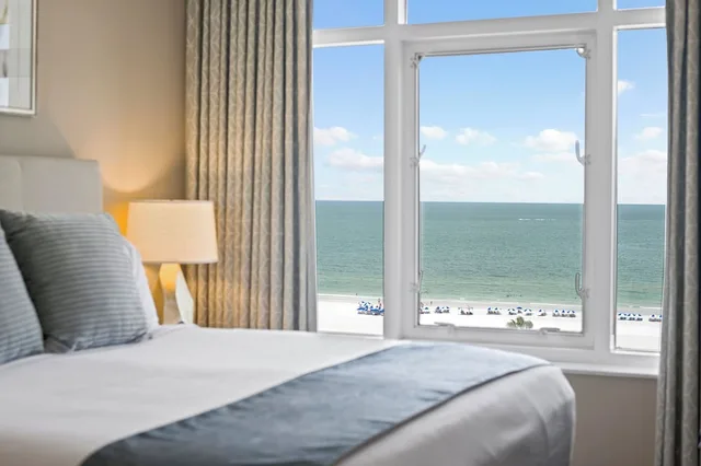 1 Bedroom, King Bed, Partial Ocean View, Sofa, MARCO BEACH OCEAN RESORT 1/5