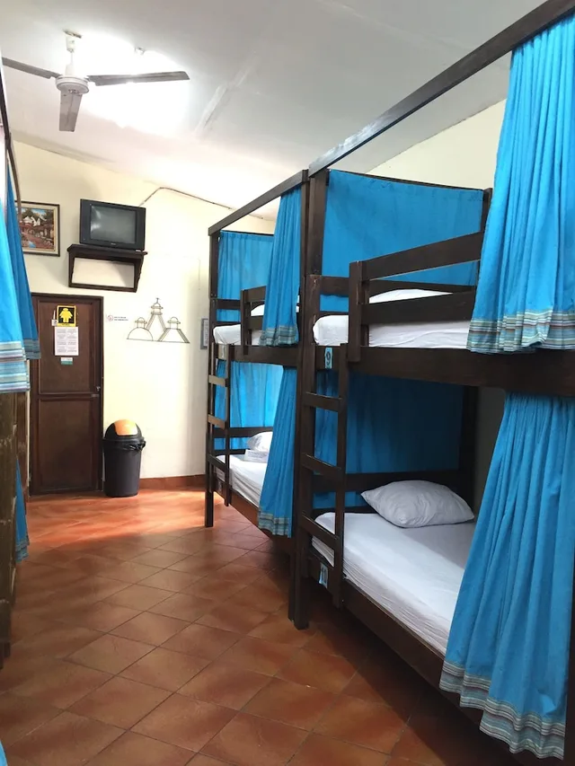 Mixed Dorm, Standard, 6 Bunk Beds, 2 Bathrooms, Courtyard Area، Hostal Antigua - Hostel 1/3