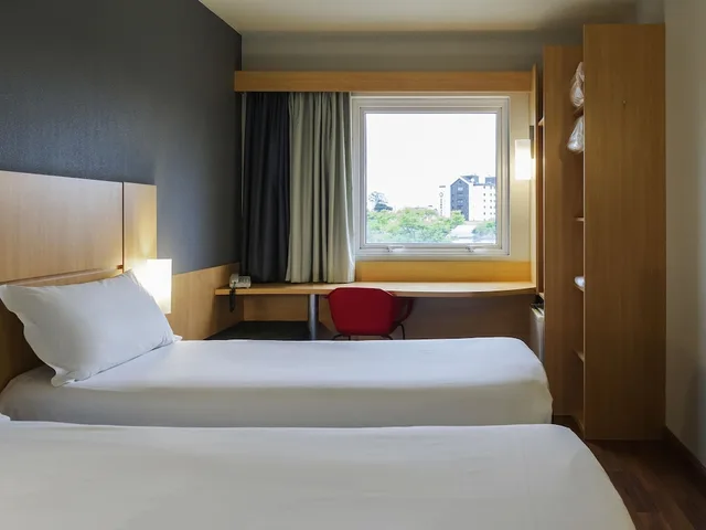 غرفة قياسية بسريرين منفصلين، Ibis Curitiba Aeroporto 3/6