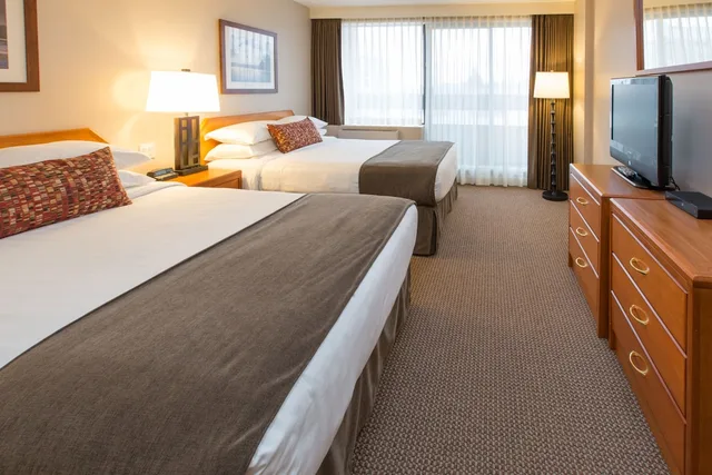 Standard, 2 Queen Beds, Embassy Inn 4/10