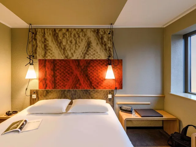 غرفة عائلية بسرير مزدوج مع أريكة، IBIS BERLIN MITTE HOTEL 4/7