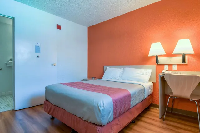 جناح بسرير كوين، Motel6 Rowland Heights, CA - Los Angeles - Pomona 2/10