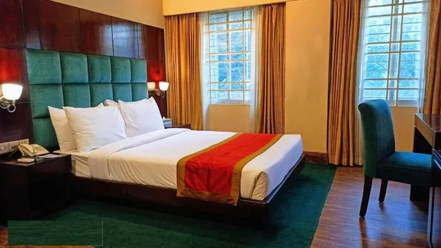 Deluxe, Twin Beds, West Park Inn 1/5