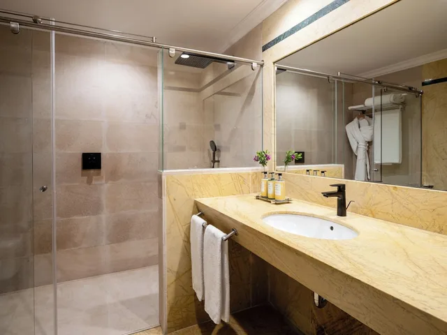 غرفة سوبيريور بسرير كوين بشرفة، Son Julia Country House Hotel 6/10
