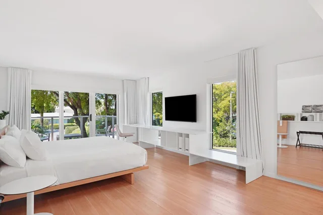 غرفة ديلوكس بسرير كينج وسريرين مزدوجين بغرفتي نوم لذوي الإعاقة، Beach Haus Bal Harbour 2/3