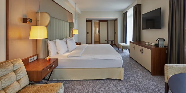 جناح، Dorint Hotel Bonn 6/8