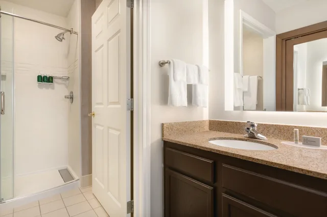 جناح بسرير كوين بغرفتي نوم، Residence Inn by Marriott Buffalo Galleria Mall 2/2