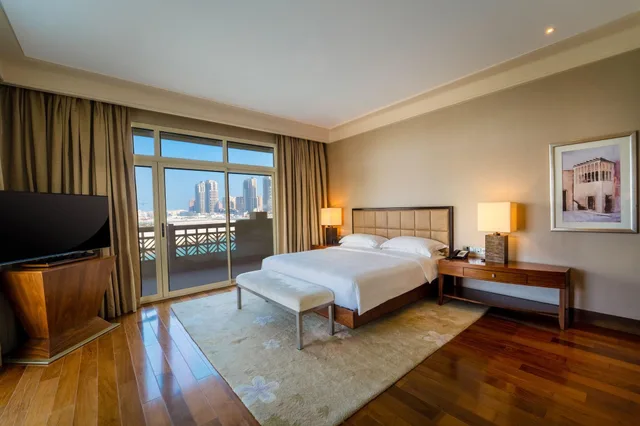 Suite, Grand Hyatt Doha Hotel and Villas 2/3