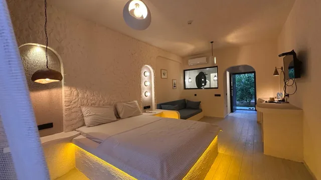 Deluxe, Double or Twin Bed, Pool Access، Z Exclusive Hotel And Villas 2/9