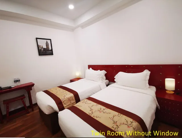 Room, Twin Beds, No Window، Mclane Boutique Hotel 1/1