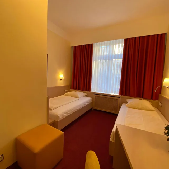 غرفة بسريرين منفصلين، City Partner Hotel Adria 5/10