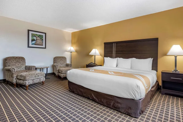Upgrade, 2 Queen Beds، Quality Inn & Suites Warren PA 3/3