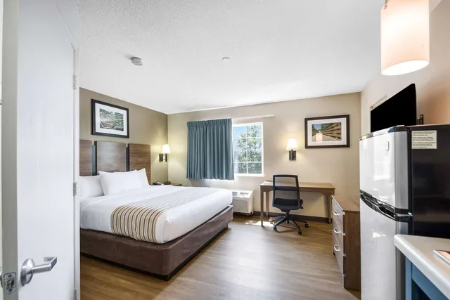 Efficiency, 2 King Beds, Suburban Studios Sterling - Washington Dulles 3/4
