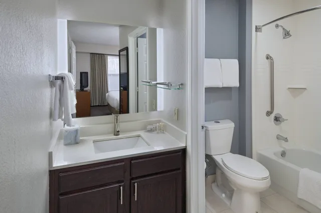 استوديو بسرير كينج مع أريكة، Residence Inn Shreveport Airport 3/4