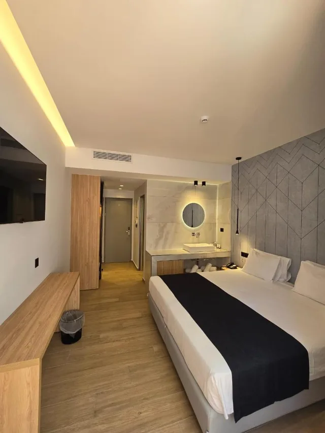Economy, Double or Twin Bed, NIREYS 4/10