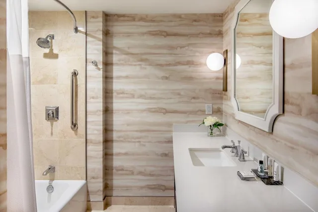 جناح رئاسي بسريرين كينج بغرفتي نوم، PEORIA MARRIOTT PERE MARQUETTE 3/3