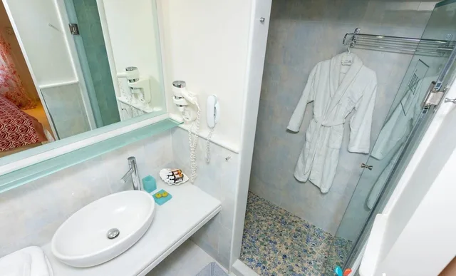 جناح ديلوكس بسرير كوين بإطلالة على البحر مع أريكة، Iria Beach art hotel 8/10
