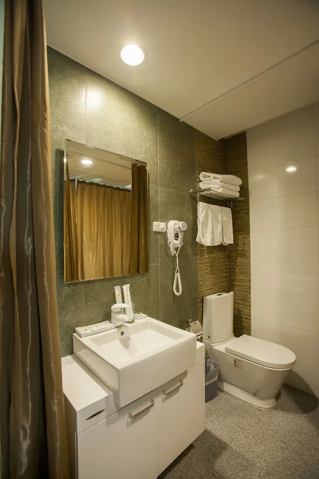 غرفة عائلية ثلاثية بسرير كوين وسرير فردي، 823-Tourist Hotel 3/3