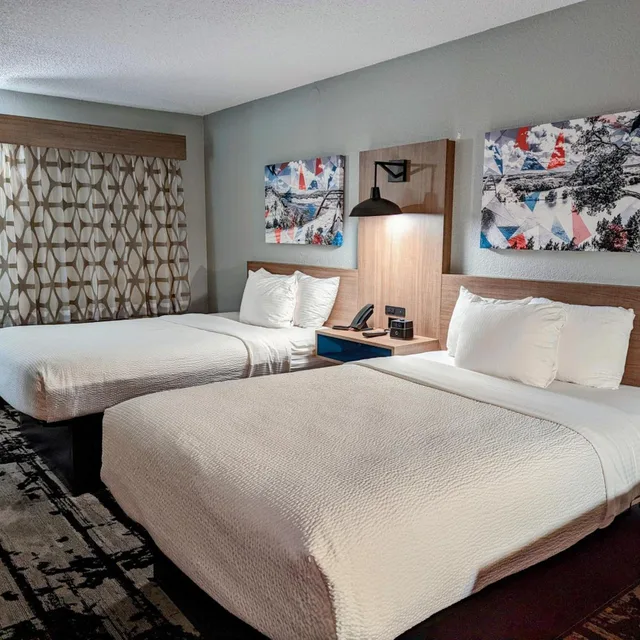 غرفة بسريرين مزدوجين بحوض استحمام لذوي الإعاقة، La Quinta Inn Temple 3/5