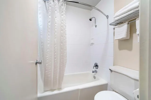 جناح بسرير كينج وسريرين كوين بشرفة بغرفتي نوم مع أريكة في طابق مرتفع، Best Western Prescottonian 3/5