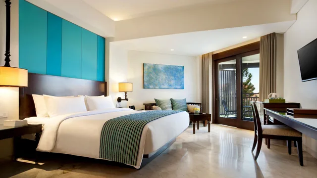غرفة بريميوم بسرير كينج بإطلالة على المسبح، HOLIDAY INN RESORT BALI BENOA 2/10