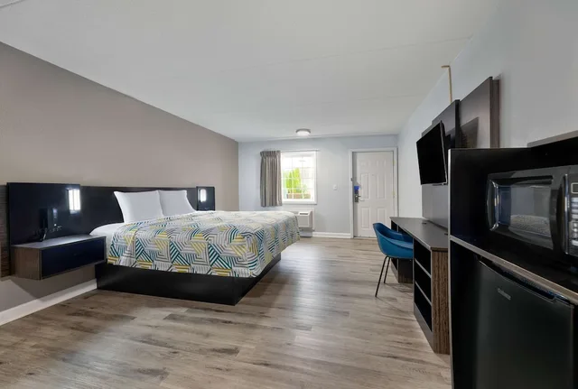 غرفة قياسية بسرير كينج، Motel6 Corbin, KY 2/7