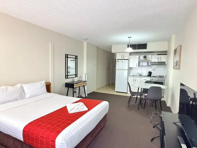استوديو بسرير كوين، The Summit Apartments 1/8