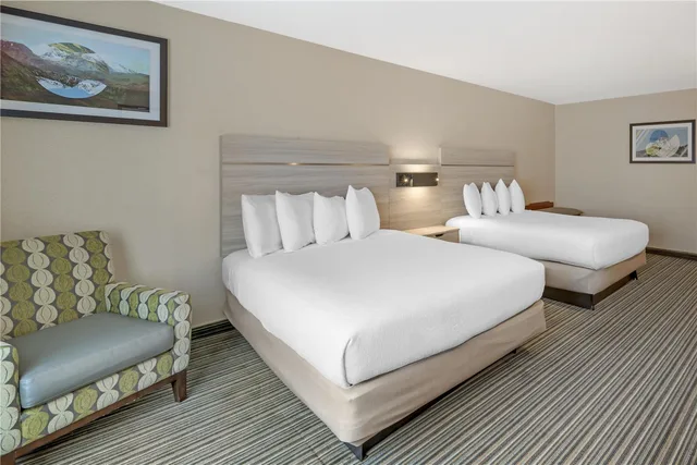 جناح بسريرين مزدوجين بحوض استحمام لذوي الإعاقة، Best Western Plus Twin View Inn & Suites 3/4