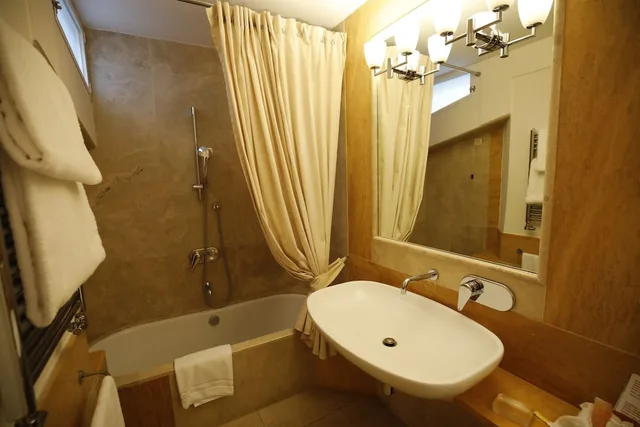 غرفة كلاسيكية ثلاثية بسرير مزدوج وسرير فردي، Hotel Sant' Anna 8/10