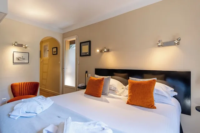غرفة كبيرة بسرير كوين وأسرّة بطابقين بشرفة، Hotel Madeloc 2/10