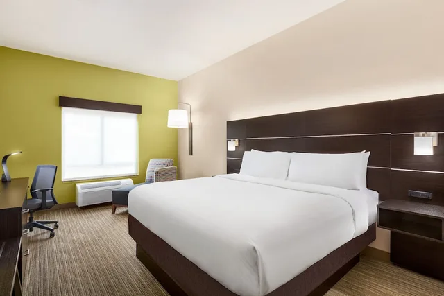 Standard, King Bed, Holiday Inn Express Hotel Suites San Antonio Nw Medical Area 1/4
