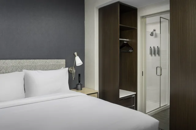 استوديو بسرير كينج مع أريكة، Residence Inn by Marriott New York Queens 2/4