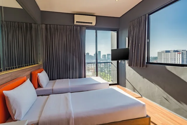 غرفة بسريرين منفصلين بشرفة، Azumi Boutique Hotel 1/3