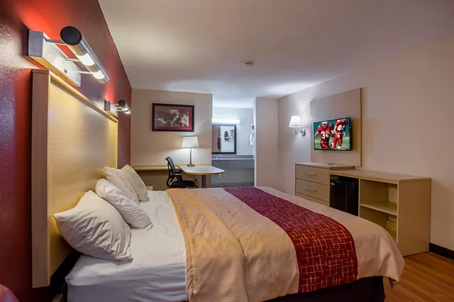 غرفة سوبيريور بسرير كينج، Red Roof Inn West Memphis, AR 5/10