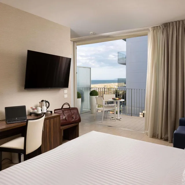 Superior, Double Bed, Lateral Side Sea View, Terrace، MERCURE RIMINI LUNGOMARE 2/10