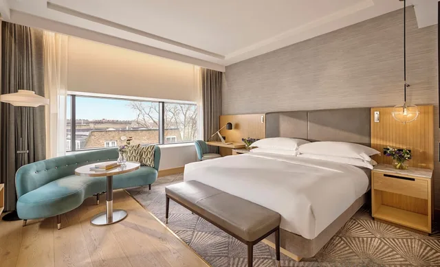 Deluxe, King Bed, Accessible, Hyatt Regency London Olympia 2/6