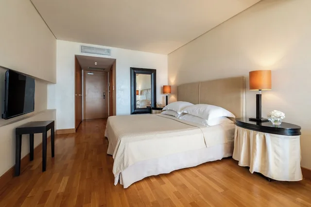 غرفة حصرية ثلاثية بسريرين منفصلين بإطلالة على البحر مع أريكة، Plaza Resort Hotel 1/5