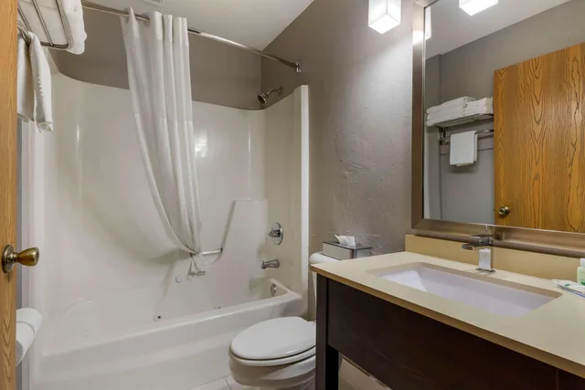 غرفة بسرير كينج، Quality Inn Sallisaw 3/3