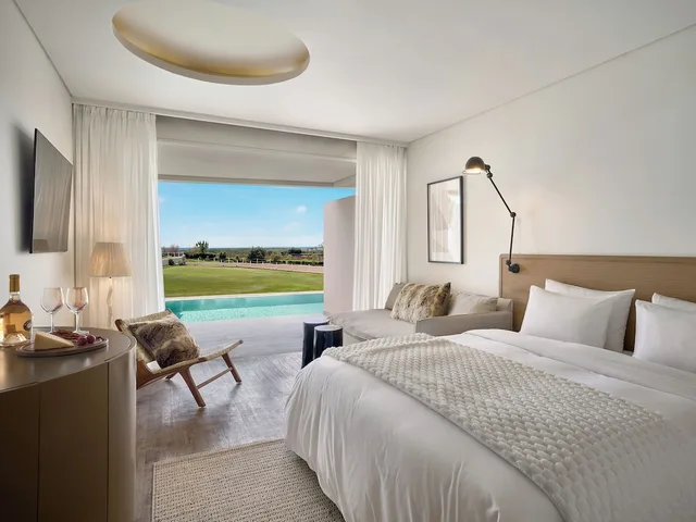 Swim Up, Bungalow, 1 Double and 1 Single Bed، Grecotel Astir Palace 2/4