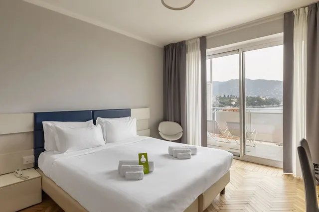 غرفة قياسية بسرير كوين بإطلالة على البحر، B&B Hotel Park Hotel Suisse Santa Margherita Ligure 1/5