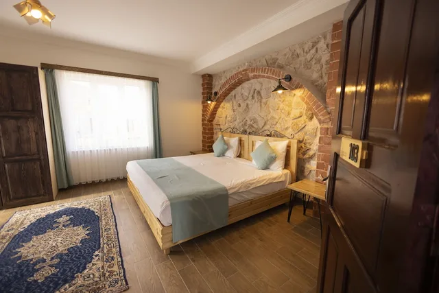 غرفة ثلاثية بسرير كينج بشرفة، Soleado Capadocia Hotel 1/6