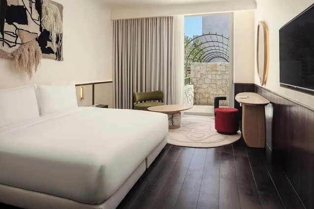 غرفة سوبيريور بسرير كينج بإطلالة على الجبل بشرفة، Place on the Bay 2/7