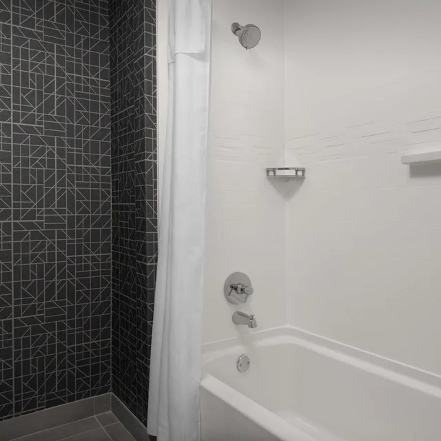 جناح بسريرين كوين بغرفة نوم واحدة مع أريكة، Homewood Suites By Hilton San Antonio-Riverwalk/Downtown 8/8