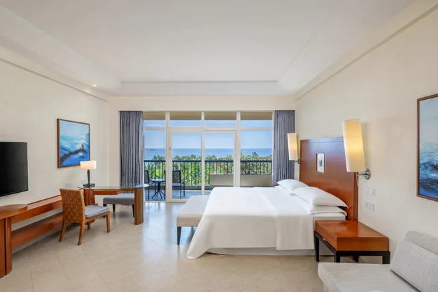 Guest Room, Deluxe, King Bed, Ocean Front, Sheraton Sanya Resort 2/4