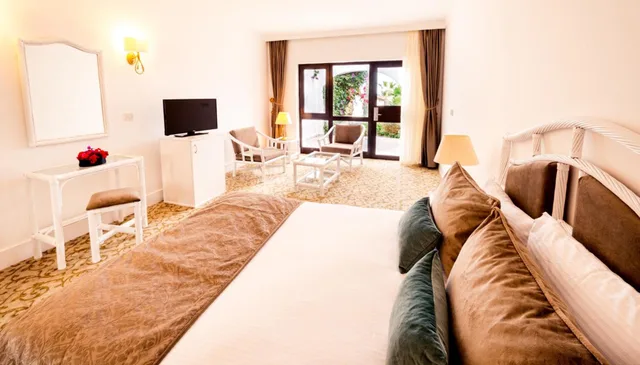 غرفة قياسية ثلاثية، The Olive Tree Hotel 3/5