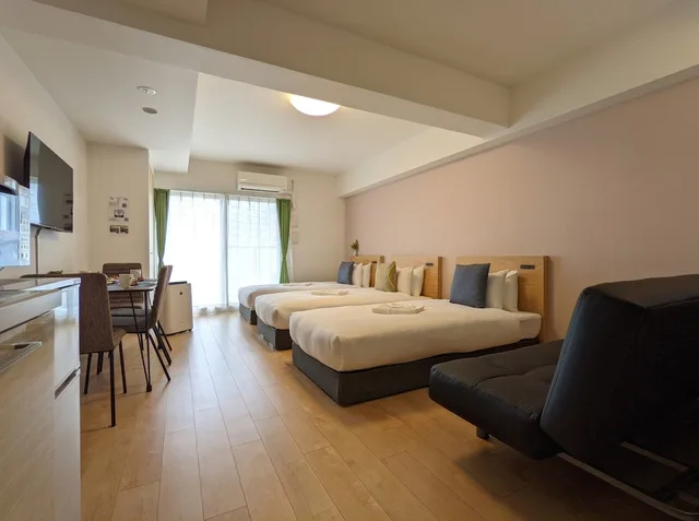 غرفة سوبيريور عائلية بثلاثة أسرّة مع أريكة في طابق مرتفع، Eslead Hotel Namba South I 4/10