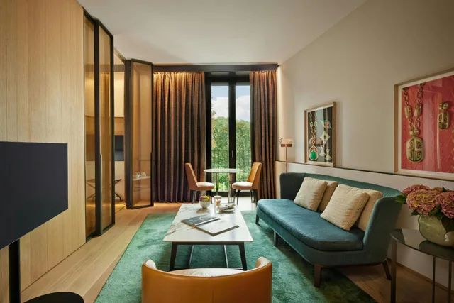 جناح سوبيريور بسرير كينج بإطلالة على الحديقة، Bulgari Hotel Milano 3/4