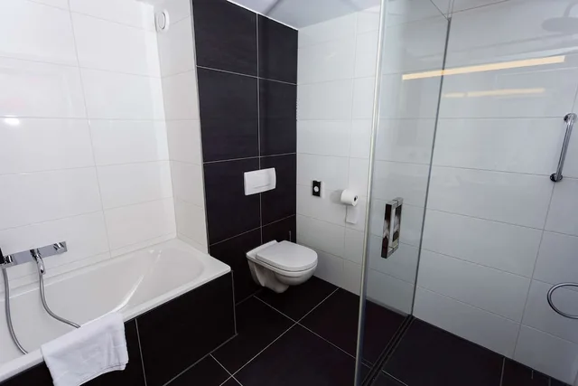 غرفة سوبيريور بسريرين منفصلين بشرفة مع أريكة، Doubletree By Hilton Royal Parc Soestduinen 3/4