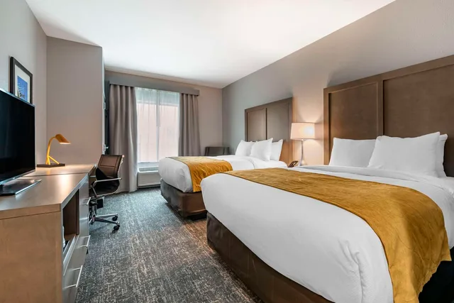 Room, 2 Queen Beds, Comfort Inn & Suites Jacksonville - Orange Park Near Naval Air Station 1/2