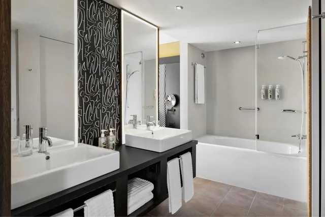Executive, Suite, King Bed, Sofa, Club Lounge Access, RENAISSANCE ZURICH TOWER HOTEL 6/9